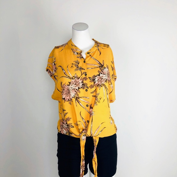 Lira Alannah Yellow Floral Print Tie Front Blouse - Picture 7 of 8